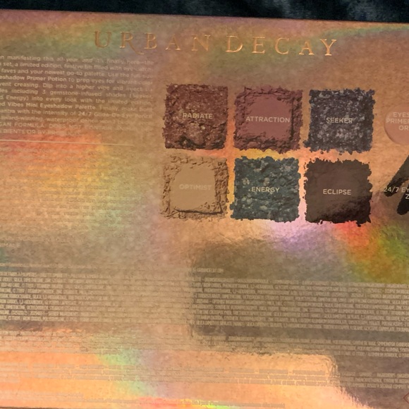 Urban Decay Gift Set - Picture 3 of 16